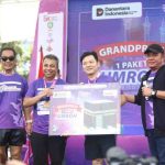 Gubernur Sumsel, Herman Deru menandai peluncuran Sultan Muda Privilege Card, Minggu (19/10/2025) pada puncak acara Sultan Muda Digination Festival 2025 di Palembang. Foto: Humas Pemprov Sumsel.