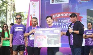 Gubernur Sumsel, Herman Deru menandai peluncuran Sultan Muda Privilege Card, Minggu (19/10/2025) pada puncak acara Sultan Muda Digination Festival 2025 di Palembang. Foto: Humas Pemprov Sumsel.