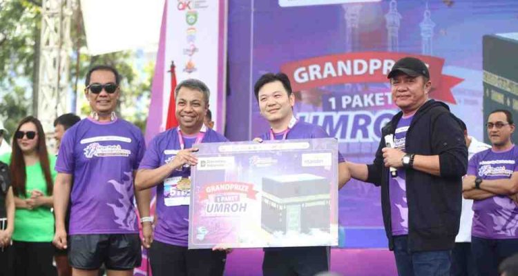 Gubernur Sumsel, Herman Deru menandai peluncuran Sultan Muda Privilege Card, Minggu (19/10/2025) pada puncak acara Sultan Muda Digination Festival 2025 di Palembang. Foto: Humas Pemprov Sumsel.