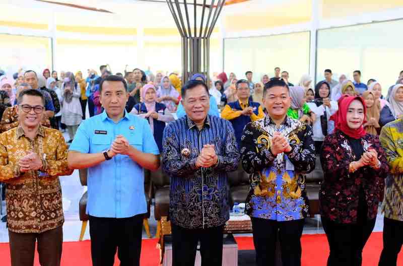 Bupati Muba, HM Toha saat peluncuran Program Digitalisasi Usaha dan Klinik Usaha dalam rangkaian kegiatan Layanan Perizinan untuk Publik di Sumatera Selatan – Sinergi Ajak Perizinan Awal (LAKSAN-SAPA) 2025 yang dipusatkan di Mal Pelayanan Publik (MPP) Muba, Kamis (23/10/2025). Foto: Kominfo Muba.