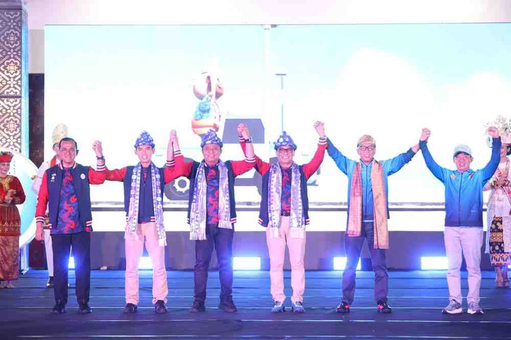 Gubernur Sumsel, Herman Deru dan para pejabat Korpri saat penutupan Pornas Korpri, Sabtu (11/10/2025) malam. Foto: Humas Pemprov Sumsel.