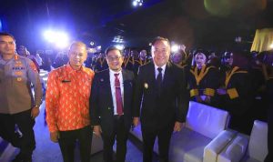 Wagub Sumsel, Cik Ujang menghadiri wisuda lulusan Poltekpar Palembang, Rabu (15/10/2025) malam. Foto: Humas Pemprov Sumsel.