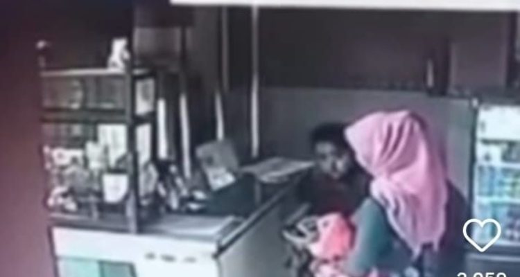 Korban bersama seorang pria saat ceck in di hotel. Foto: screenshot medsos.