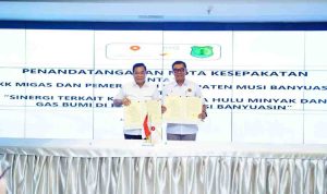 Penandatanganan dilakukan oleh Bupati Musi Banyuasin H M Toha Tohet SH dan Deputi Dukungan Bisnis SKK Migas, Eka Bhayu Setta, Senin (13/10/2025). Foto: KOminfo Muba.