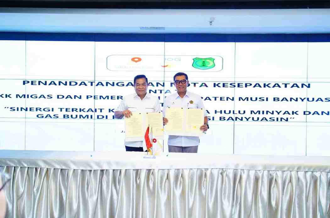 Penandatanganan dilakukan oleh Bupati Musi Banyuasin H M Toha Tohet SH dan Deputi Dukungan Bisnis SKK Migas, Eka Bhayu Setta, Senin (13/10/2025). Foto: KOminfo Muba.
