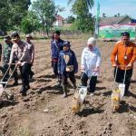 Kegiatan Tanam Jagung Serentak Kuartal IV dipusatkan di Jl Bupati Oesman Bakar, Kelurahan Kayuara, Kecamatan Sekayu, Rabu (08/10/2025). Foto: Kominfo Muba.