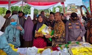 Suasana gerakan pangan murah di Desa Tegal Mulyo, Keluang, Kamis (23/10/2025). Foto: Kominfo Muba.