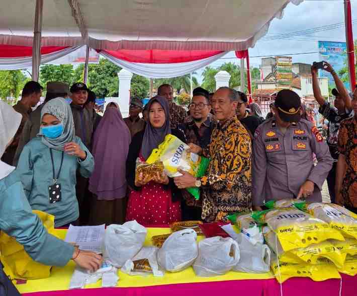 Suasana gerakan pangan murah di Desa Tegal Mulyo, Keluang, Kamis (23/10/2025). Foto: Kominfo Muba.