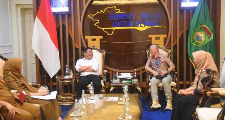 Gubernur Herman Deru menerima perwakilan World Agroforestry (ICRAF) di Ruang Tamu Gubernur Sumsel, Palembang, Selasa (30/9/2025). Foto: Humas Pemprov Sumsel.