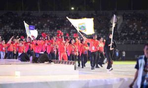 Kontingen Papua saat parade pembukaan Pornas di Stadion Gelora Sriwijaya, MInggu (5/10/2025) malam. Foto: Humas Pemprov Sumsel,