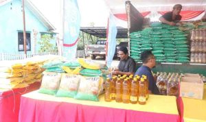 Sejumlah kebutuhan dapurt dijual muarh di Operasi Pasar Mura di Keluang, Muba. Foto: Kominfo Muba.