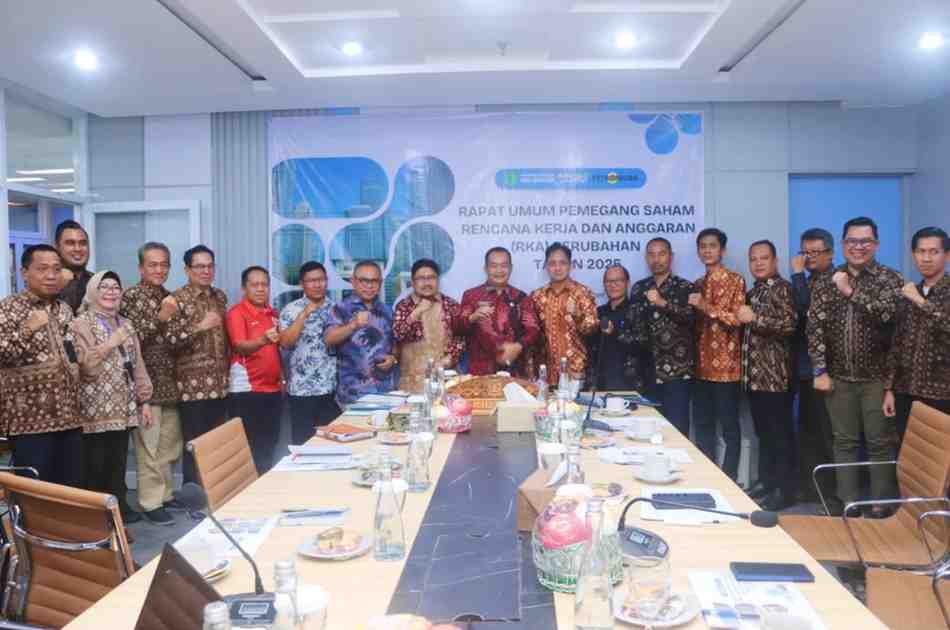 petro Wakil Bupati Muba Kyai Abdur Rohman Husen, selaku Kuasa Pemegang Saham (KPS), ikut Rapat Umum Pemegang Saham (RUPS) yang berlangsung di Gedung PT Petro Muba, Sekayu, Jumat (31/10/2025). Foto: Kominfo Muba.