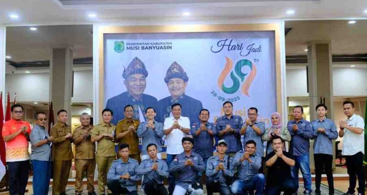 Bupati Musi Banyuasin H M Toha Tohet SH menerima kunjungan silaturahmi Pengurus Dewan Pimpinan Daerah (DPD) Pro Jurnalis Media Siber (PJS) Provinsi Sumatera Selatan di Pendopoan Griya Bumi Serasan Sekate, Selasa (28/10/2025). Foto: Kominfo Muba.