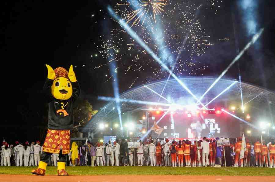 Suasana pembukaan Porprov, Muba, Sabtu (18/10/2025) malam di Stadion Serasan Sekate, Sekayu. Foto: Kominfo Muba.