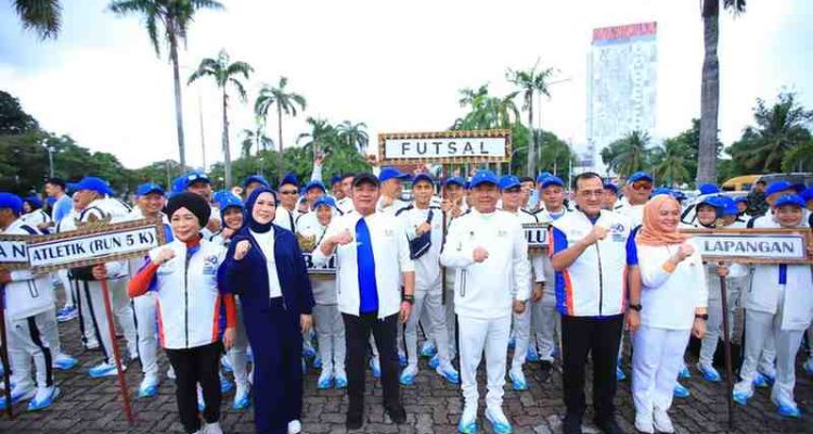 Gubernur Sumsel, Herman Deru bersama para atlet Pornas Korpri Sumsel, Kamis (2/10/2025). Foto: Humas Pemprov Sumsel.