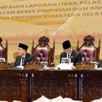 Para pimpinan DPRD Sumsel saat memimpin rapat paripurna XXIII 2025, Senin (20/10/2025). Foto: Humas DPRD Sumsel.