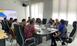 Kepala Dinas Tenaga Kerja dan Transmigrasi (Disnakertrans), Herryandi Sinulingga, AP memimpin rapat persiapan Job Fair. Kamis (2/10/2025). Foto: Kominfo Muba.