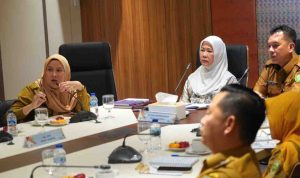 Ketua PKK Sumsel, Febrita Lustia memimpin rapat rencana festival rempah 2025. Foto: Humas Pemprov Sumsel.