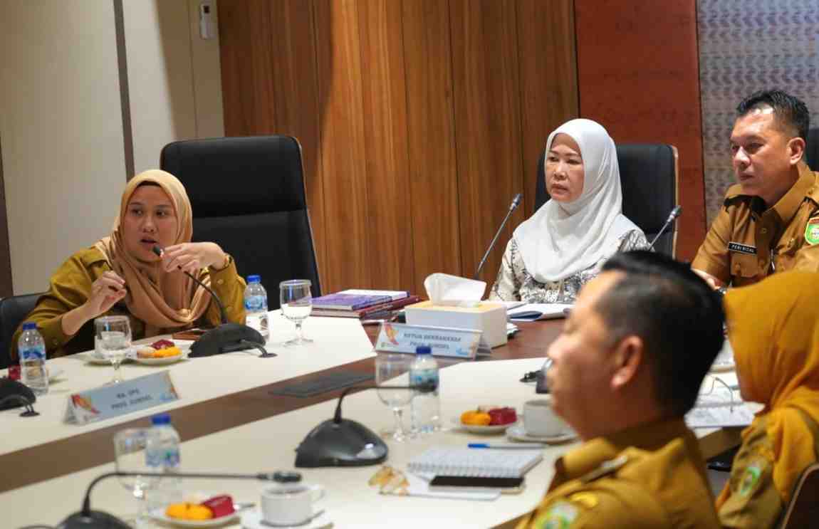 Ketua PKK Sumsel, Febrita Lustia memimpin rapat rencana festival rempah 2025. Foto: Humas Pemprov Sumsel.