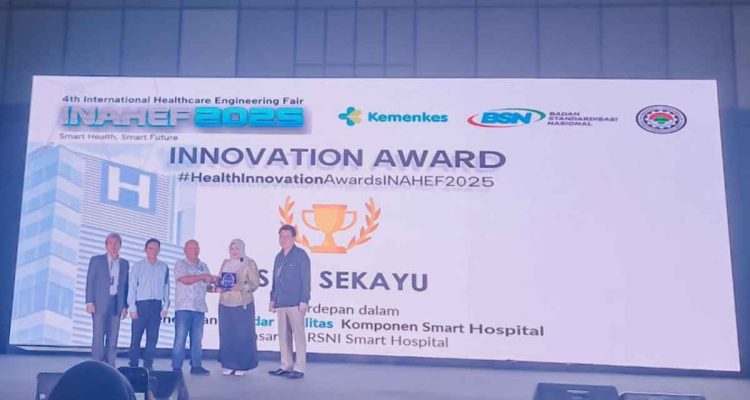 Direktur RSUD Sekayu, dr. Dina Krisnawati Octaviani, M.Kes pada ajang Health Innovation Awards INAHEF 2025 yang digelar di Gedung Smesco, Jakarta. Foto: Kominfo Muba.