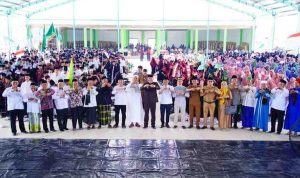 santri (1) Bupati Muba, HM Toha saat hadir di puncak Hari Santri Nasional 2025 di Kabupaten Musi Banyuasin, Senin (27/10/2025). Foto: Kominfo Muba.