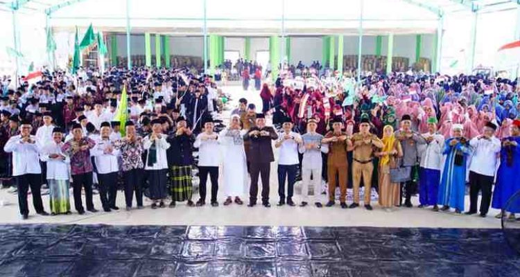 Bupati Muba, HM Toha saat hadir di puncak Hari Santri Nasional 2025 di Kabupaten Musi Banyuasin, Senin (27/10/2025). Foto: Kominfo Muba.