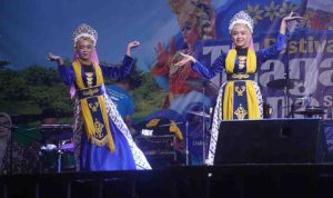 Suasana tarian tradisional di puncak acara Festival Telaga Sena di Sungai Lilin, Muba, Minggu (19/10/2025) malam. Foto: Kominfo Muba.