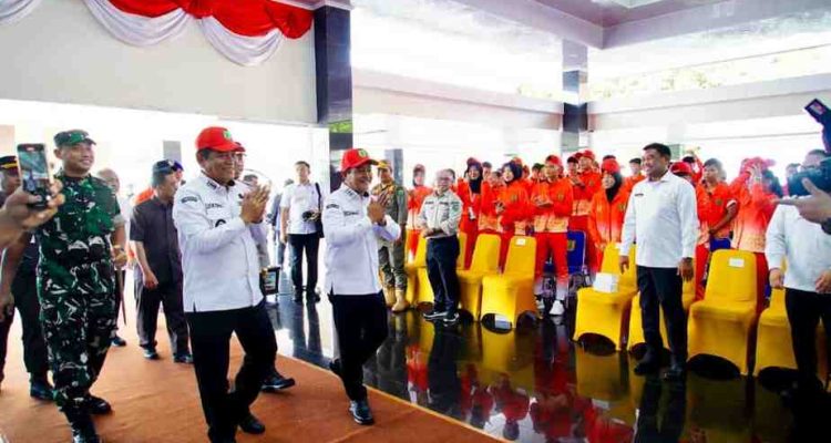 Bupati Muba, HM Toha saat melepas kontingan Porprov, Rabu (15/10/2025). Foto: Kominfo Muba.
