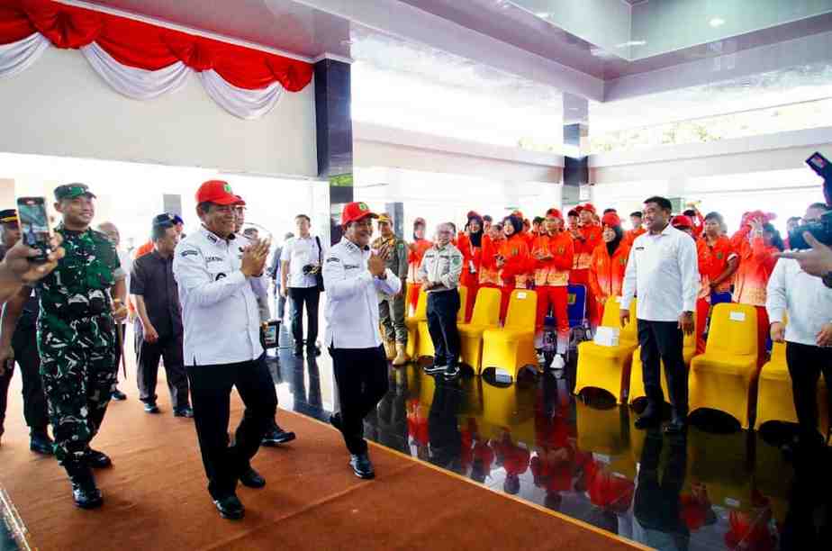 Bupati Muba, HM Toha saat melepas kontingan Porprov, Rabu (15/10/2025). Foto: Kominfo Muba.