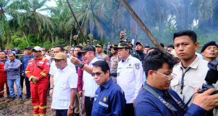 Bupati Muba, HM Toha mendampingi Gubernur Sumsel Herman Deru dan Menteri ESDM Bahlil saat berkunjung ke Keluang, Kamis (16/10/2025). Foto: Kominfo Muba.