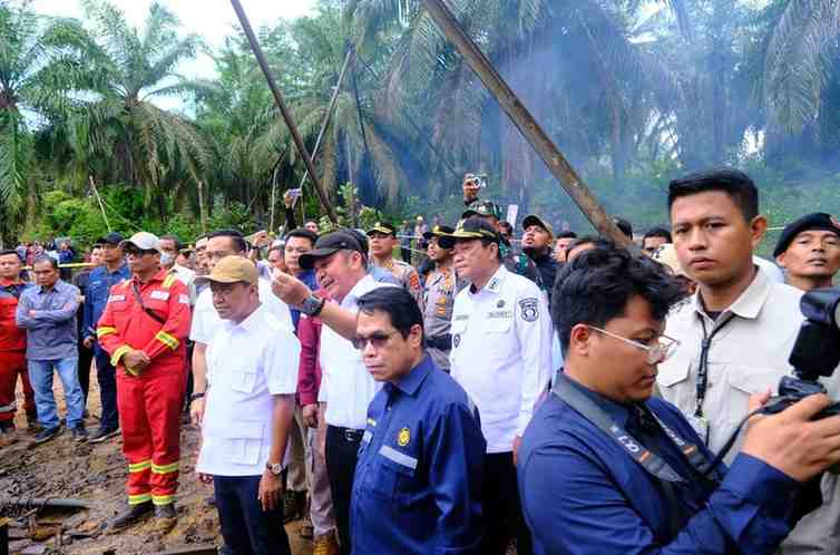 Bupati Muba, HM Toha mendampingi Gubernur Sumsel Herman Deru dan Menteri ESDM Bahlil saat berkunjung ke Keluang, Kamis (16/10/2025). Foto: Kominfo Muba.