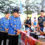 Bupati Muba, HM Toha saat mengunjungi panitia POrprov, Jumat (17/10/2025). Foto: Kominfo Muba.