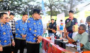 Bupati Muba, HM Toha saat mengunjungi panitia POrprov, Jumat (17/10/2025). Foto: Kominfo Muba.