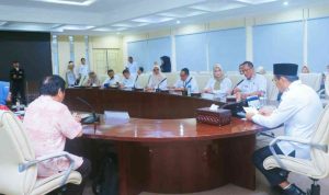 Wabup Muba Kyai Rohman didampingi OPD terkait saat menerima Tim Assessment Eliminasi Malaria Provinsi Sumatera Selatan, bertempat di Ruang Rapat Serasan Sekate, Rabu (15/10/2025). Foto: Kominfo Muba.