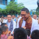 Walikota Palembang, Ratu Dewa mendampingi Wakil Menteri Pertanian RI, Sudaryono BEng MM MBA melakukan kunjungan kerja ke SD Negeri 238 Palembang di Jalan Srijaya Museum Balaputra Dewa KM 5,5, pada Rabu (29/10/2025). Foto: Kominfo Palembang.