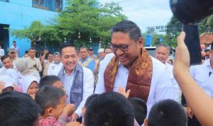 wamen Walikota Palembang, Ratu Dewa mendampingi Wakil Menteri Pertanian RI, Sudaryono BEng MM MBA melakukan kunjungan kerja ke SD Negeri 238 Palembang di Jalan Srijaya Museum Balaputra Dewa KM 5,5, pada Rabu (29/10/2025). Foto: Kominfo Palembang.