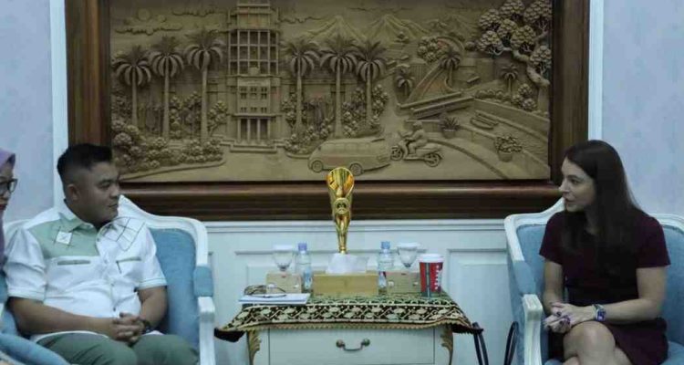 Sekda Palembang, Aprizal menerima Perwakilan Konsulat AS untuk Sumatera, Lisa N. Podolny, Kamis (20/11/2025). Foto: Kominfo Palembang.