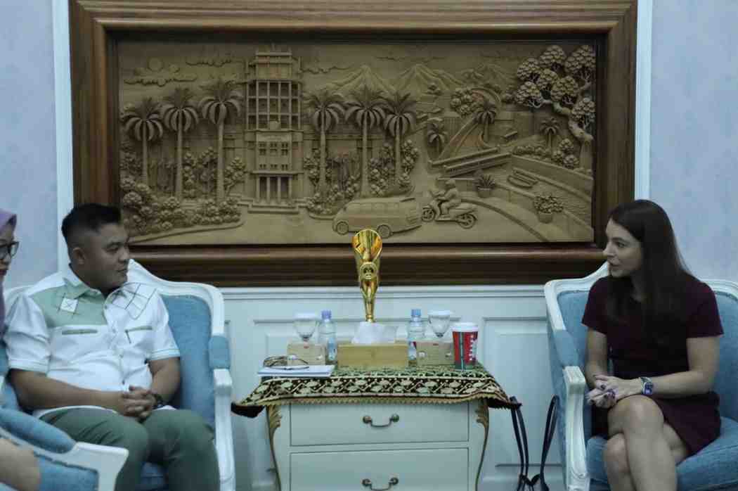 Sekda Palembang, Aprizal menerima Perwakilan Konsulat AS untuk Sumatera, Lisa N. Podolny, Kamis (20/11/2025). Foto: Kominfo Palembang.