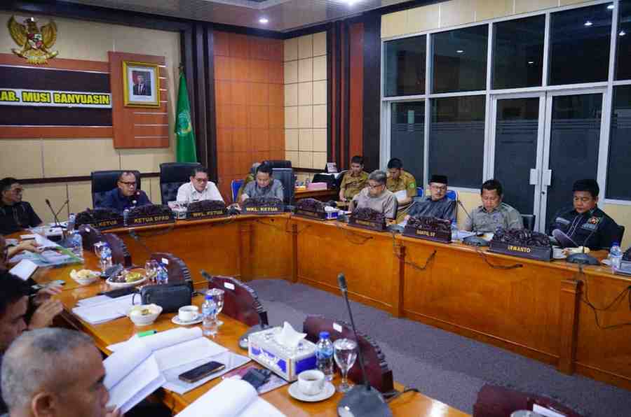 Rapat badan anggaran DPRD Muba, membahas rencana anggaran APBD TA 2026, Se;asa (11/11/2025). Foto: Kominfo Muba.