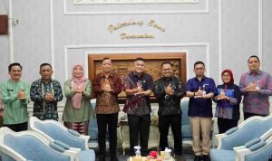 bpjs (1) Sekretaris Daerah (Sekda) Kota Palembang, Aprizal Hasyim, menerima jajaran BPJS Kesehatan, Kamis (6/11/2025). Foto: Kominfo Palembang.