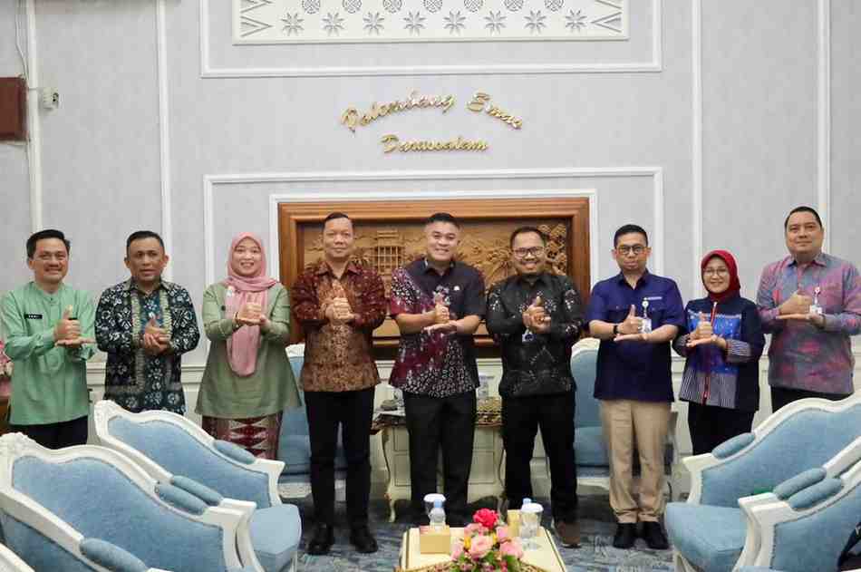 Sekretaris Daerah (Sekda) Kota Palembang, Aprizal Hasyim, menerima jajaran BPJS Kesehatan, Kamis (6/11/2025). Foto: Kominfo Palembang.