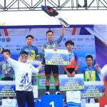 Gubernur Sumsel, Herman Deru bersama para juara Gelaran Sriwijaya Ranau Gran Fondo (SRGF), Sabtu (15/11/2025). Foto: Humas Pemprov Sumsel.
