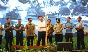 Gubernur Sumsel, Herman Deru secara resmi meluncurkan 200 Calendar of Event (CoE) 2025 yang berasal dari 17 kabupaten/kota. Foto: Humas Pemprov Sumsel.
