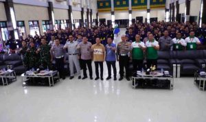 Walikota Palembang, Rayu Dewa bersama ratusan ASN Dishub yang mengikuti diklat disiplin dan kompetensi, Kamis (13/11/2025). Foto: KOminfo Palembang.