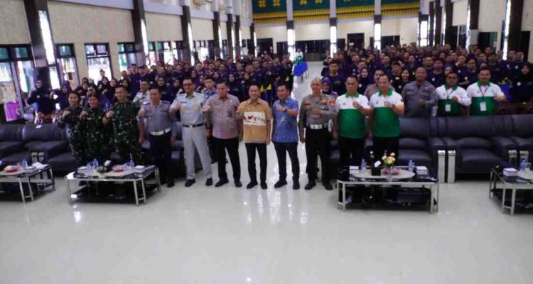 Walikota Palembang, Rayu Dewa bersama ratusan ASN Dishub yang mengikuti diklat disiplin dan kompetensi, Kamis (13/11/2025). Foto: KOminfo Palembang.