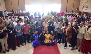 forum Walikota Palembang, Ratu Dewa hadir di Forum Group Discussion (FGD) dan silaturahmi yang dihadiri oleh Wali Kota Palembang, Drs Ratu Dewa Msi, bersama pengurus Pembela Kesatuan Tanah Air Indonesia Bersatu (Pekat IB), Jumat (14/11/2025). Foto: Kominfo Palembang.