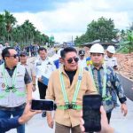 Gubernur Sumsel, Herman Deru dan Wagub, Cik Ujang menghadiri groundbreaking pembangunan jalan akses Simpang Tanjung Api-Api menuju Simpang TPI Sungsang, Minggu (23/11/2025). Foto: Humas Pemprov Sumsel.
