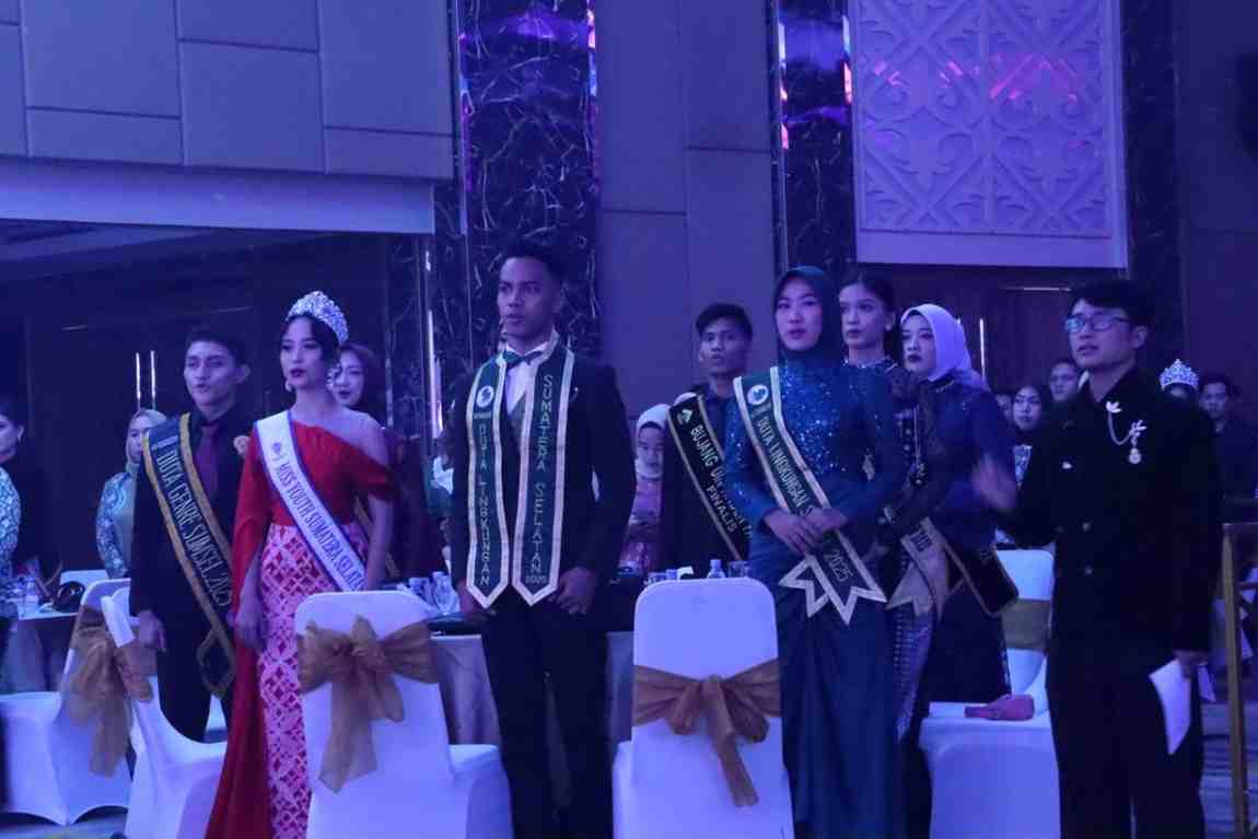 Para finalis pemilihan Duta GenRe Palembang Tahun 2025 yang digelar di Grand Ballroom Golden Sriwijaya, Sabtu (08/11) malam. Foto: Kominfo Palembang.
