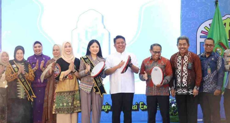 Gubernur Sumsel, Herman Deru hadir di Festival Literasi Sumatera Selatan Tahun 2025 di Asrama Haji Palembang. Foto: Humas Pemprov Sumsel.