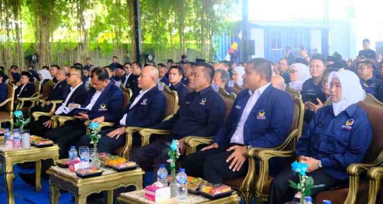 Bupati Muba HM Toha Tohet SH yang juga Ketua DPD Partai NasDem Muba menghadiri langsung Pelantikan 14 Dewan Pimpinan Daerah (DPD) Partai NasDem Se-Sumatera Selatan di Kantor Dewan Pimpinan Wilayah (DPW) Partai NasDem Sumatera Selatan di Palembang, Sabtu (22/11/2025). Foto: Kominfo Muba.